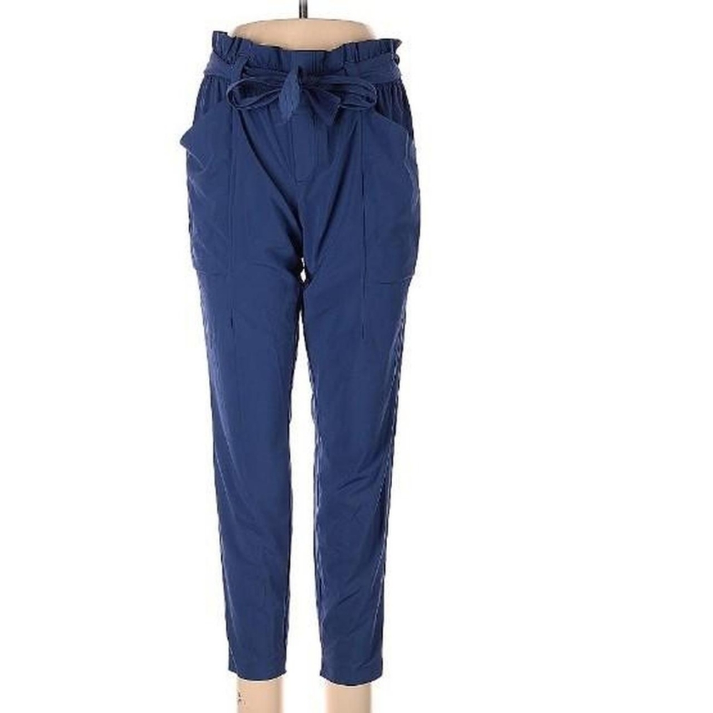 Athleta skyline pant in blue.  Paperbag high waisted pants with pockets size 6.